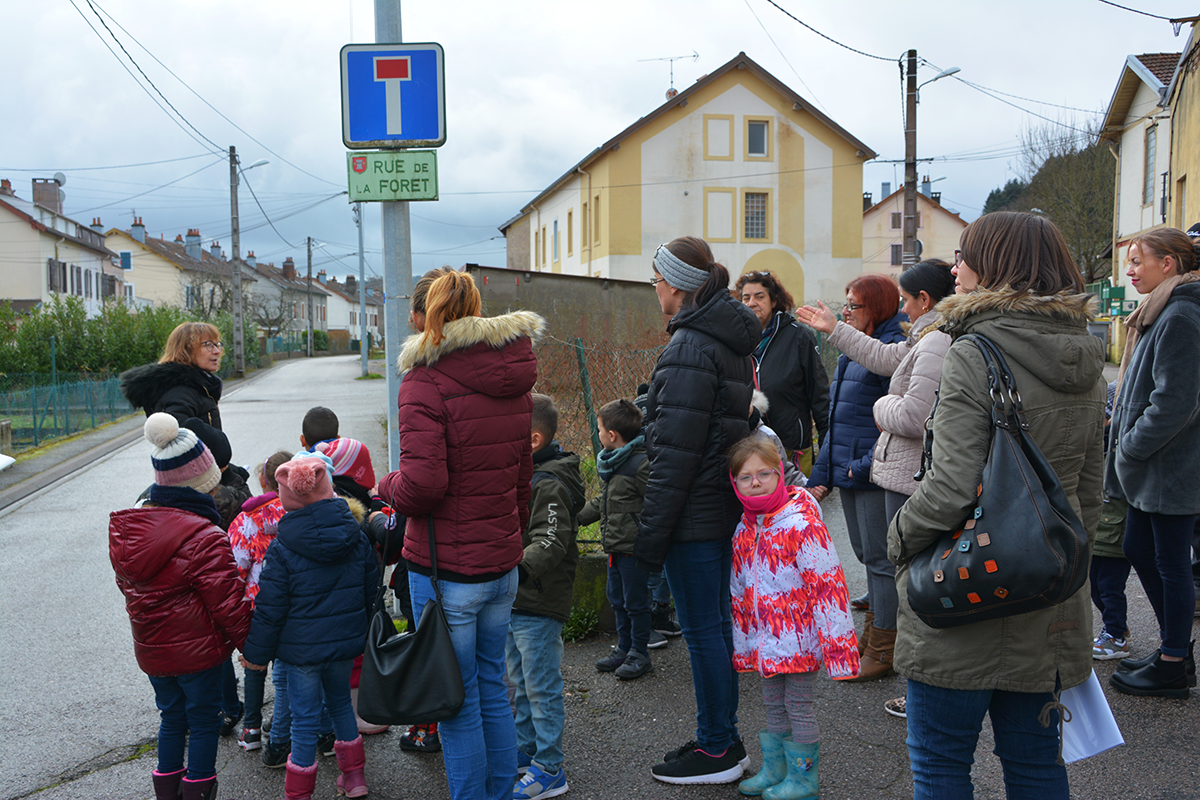 Balade dans le quartier de Champbeauvert pour les enfants de l’école maternelle