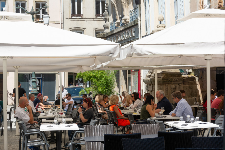 Déconfinement : les clients de retour en terrasse !