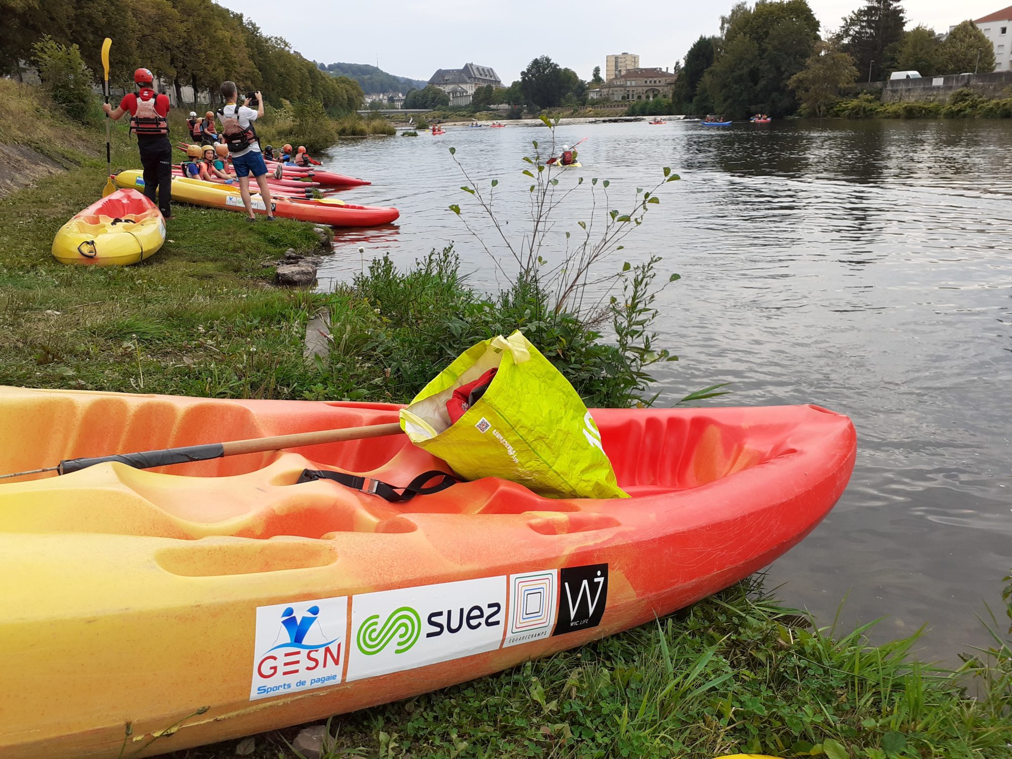 Opération de nettoyage des berges de la Moselle