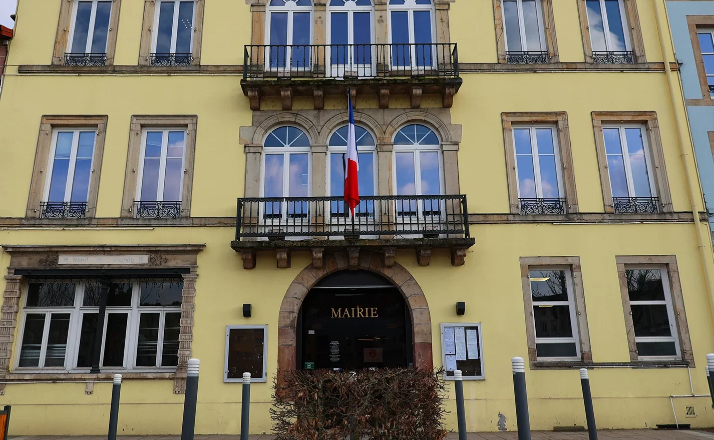 Hôtel de Ville : déplacement de l’entrée